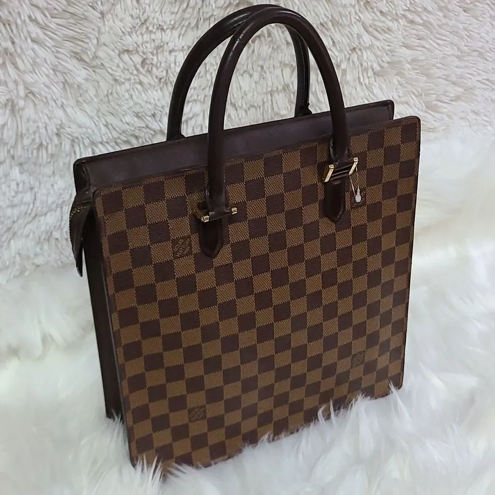 💯 Authentic Louis Vuitton DE Handbag 🍀